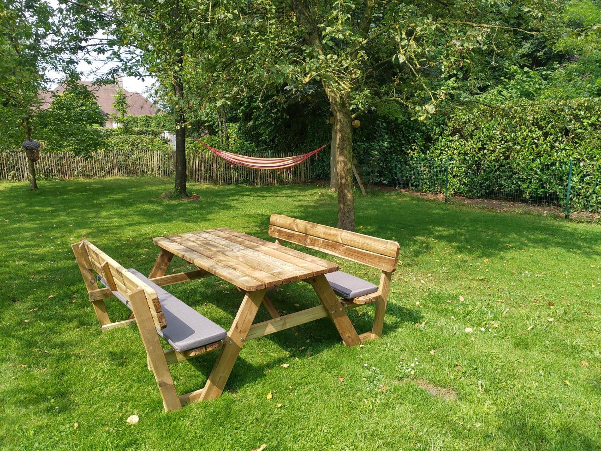 The Two Oaks - Private Garden For Guests Vila Hertsberge Exterior foto