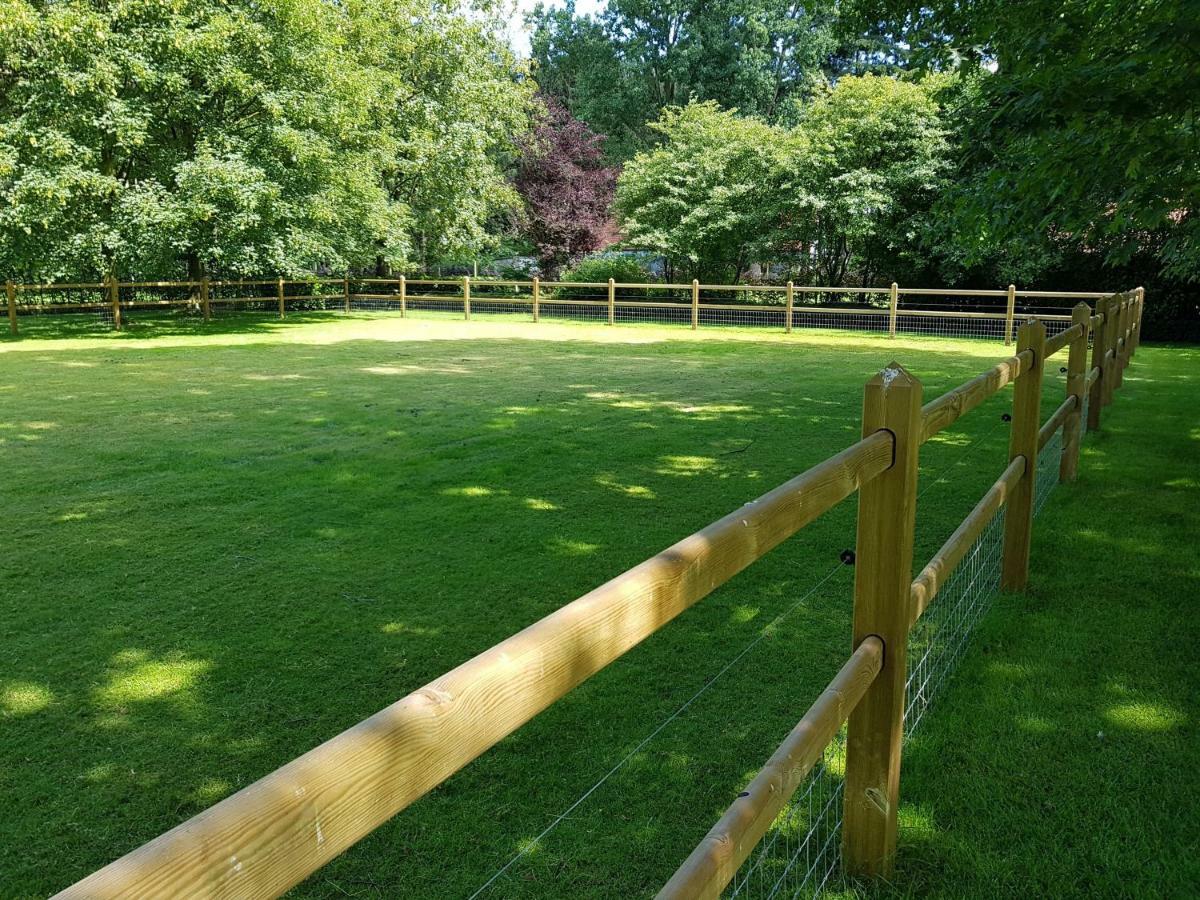The Two Oaks - Private Garden For Guests Vila Hertsberge Exterior foto