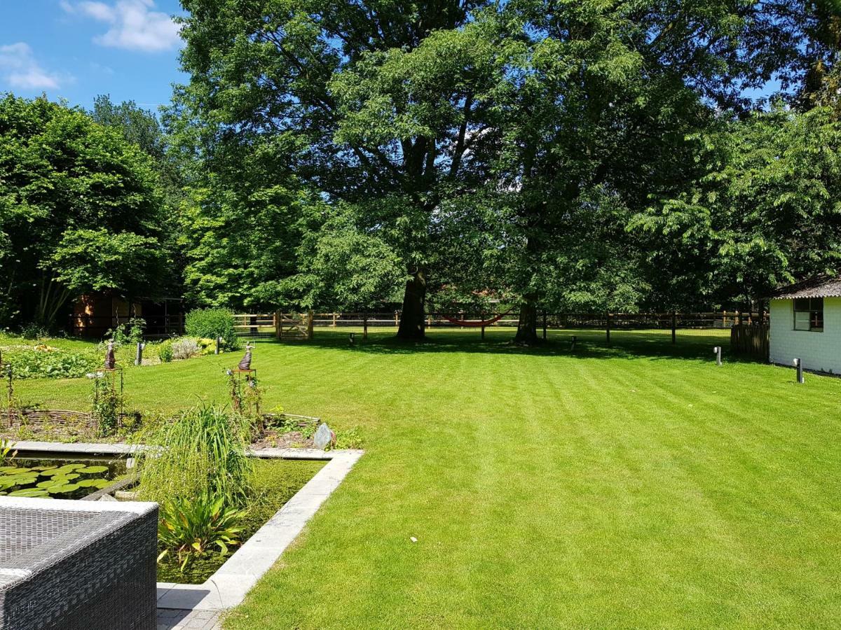 The Two Oaks - Private Garden For Guests Vila Hertsberge Exterior foto