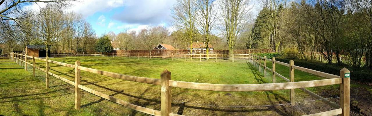 The Two Oaks - Private Garden For Guests Vila Hertsberge Exterior foto